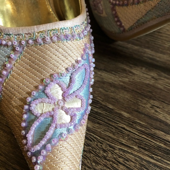 Vintage Beaded Floral Heels - Picture 7 of 17